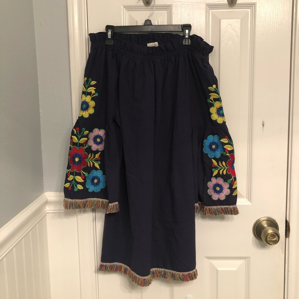 NAVY OFF THE SHOULDER FLOWER EMBROIDERED DRESS